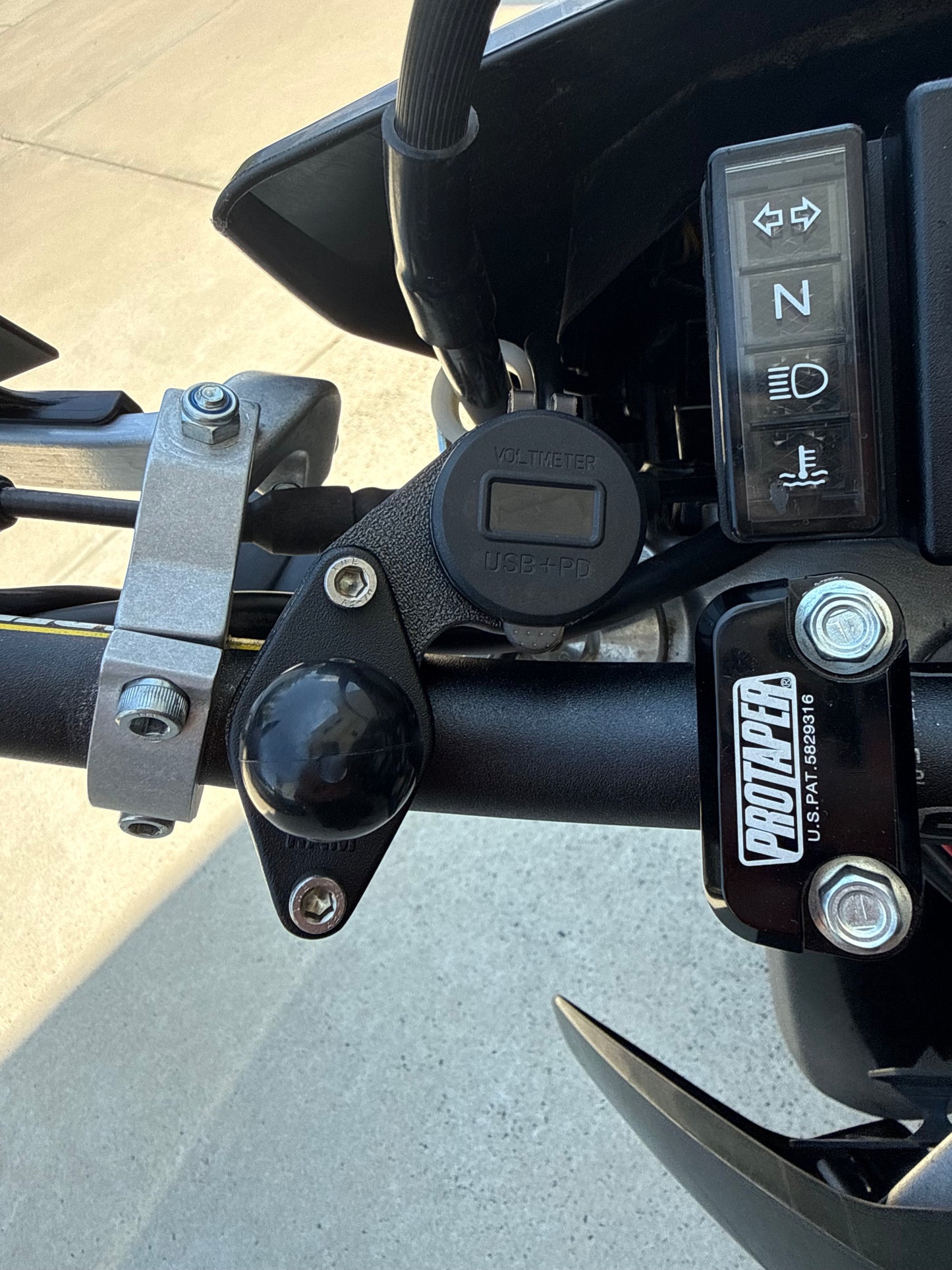 Universal RAM Mount w/ USB Ports, 12V, or Powerlet